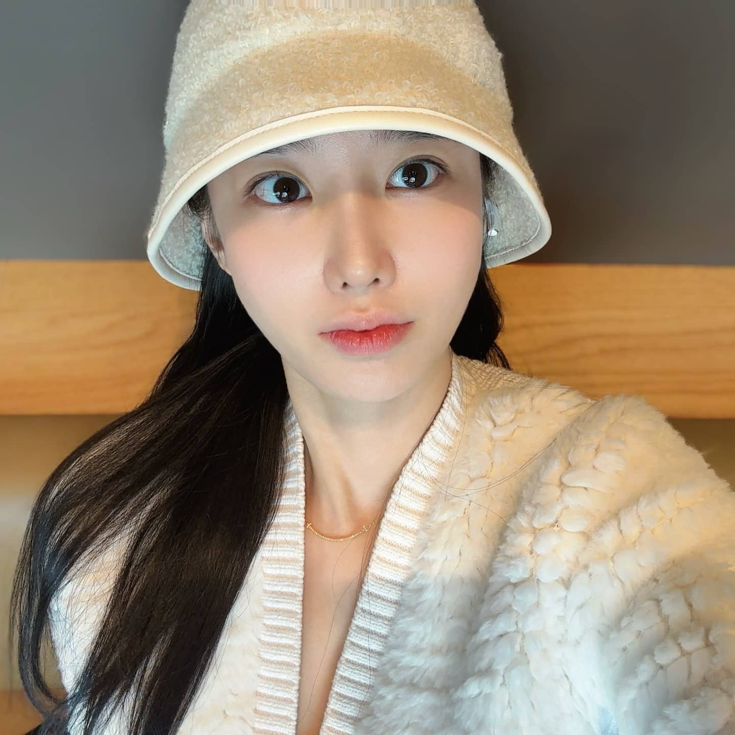 Johyun หรือ Shin Ji-won ในภาพประกอบการเตรียมตัวสู่งานนักแสดง