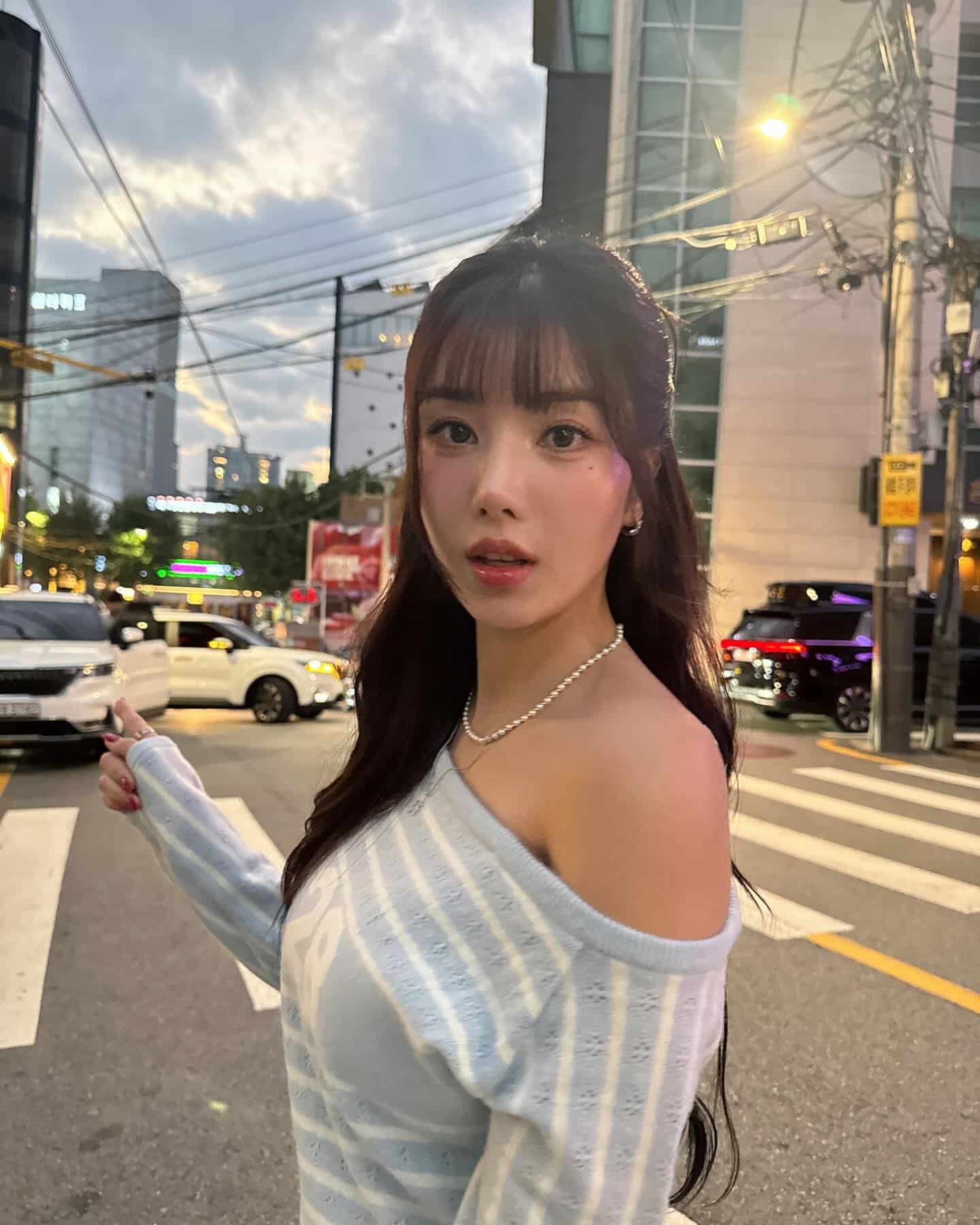 Kwon Eun-bi ควอน อึนบี นักร้องเกาหลีในภาพประกอบประวัติ